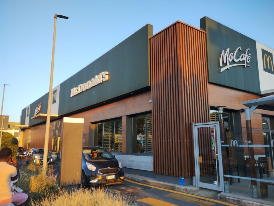 Сколько стоит поесть в McDonald’s в Риме? Часть 1 (заказ)