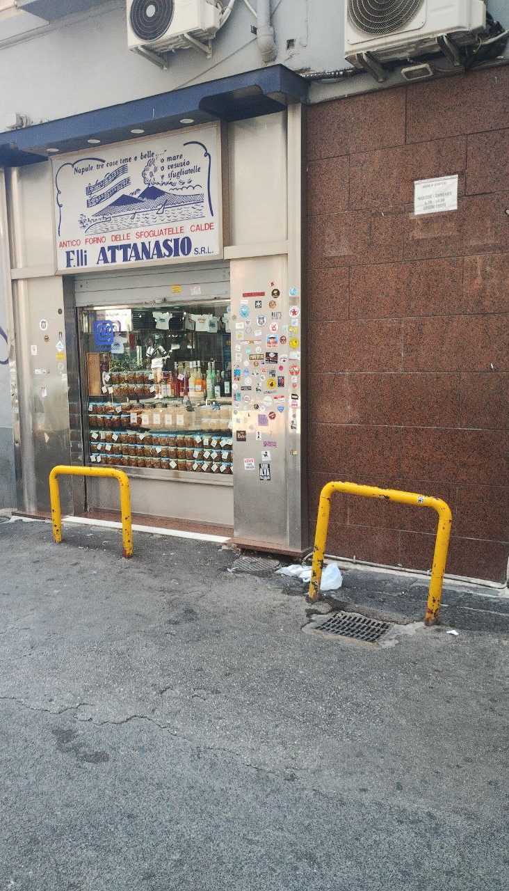 Sfoglia Riccia di Attanasio: легенда Неаполя рядом с вокзалом